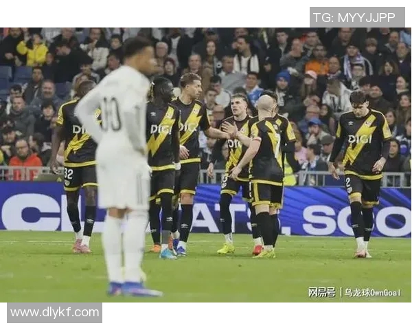 伊斯科绝杀巴萨！皇马主场赢得关键战役，重返联赛榜首位置