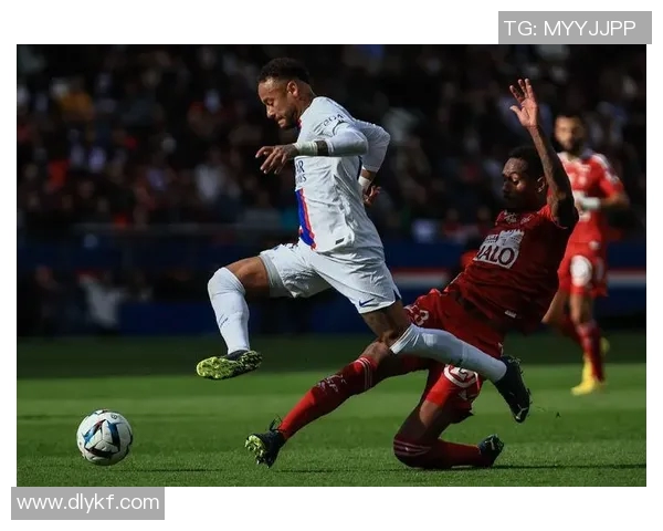 内马尔双响巴黎圣日耳曼3-1胜雷恩,法甲领头羊保持不败记录 内马尔双响巴黎圣日耳曼3-1胜雷恩,法甲领头羊保持不败记录